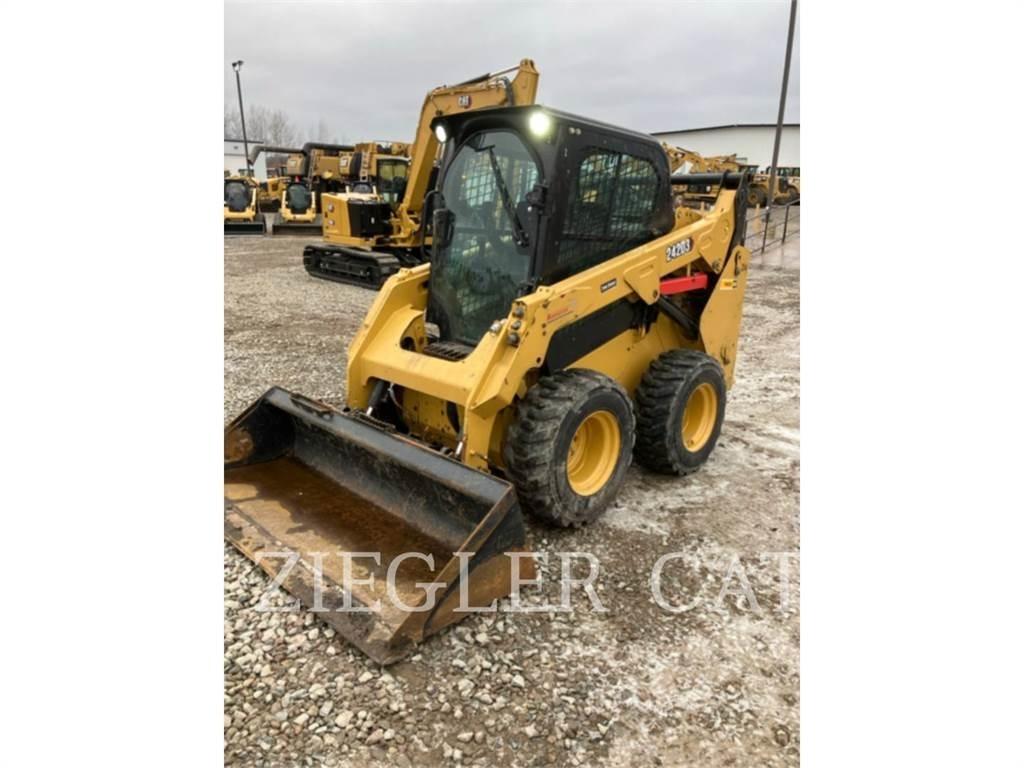 CAT 242D3 Skid steer mini nakladalci