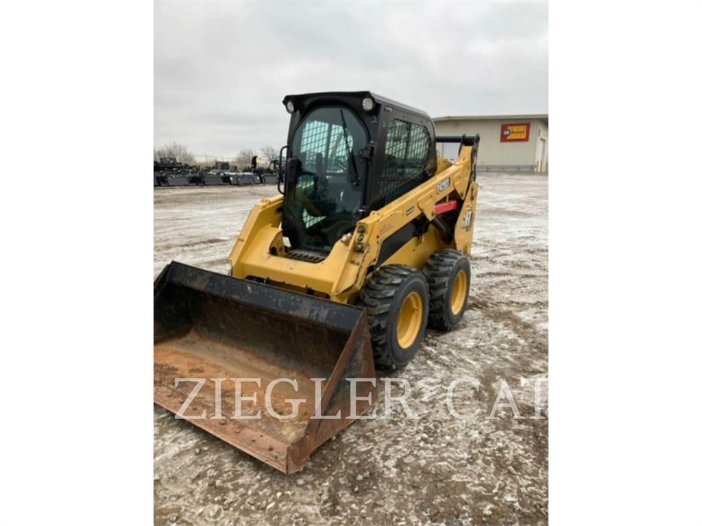 CAT 242D3 Skid steer mini nakladalci