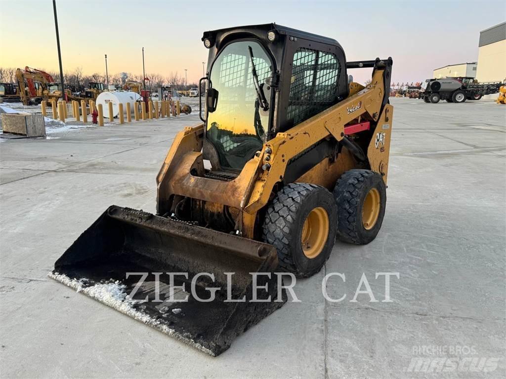 CAT 242D3 Skid steer mini nakladalci