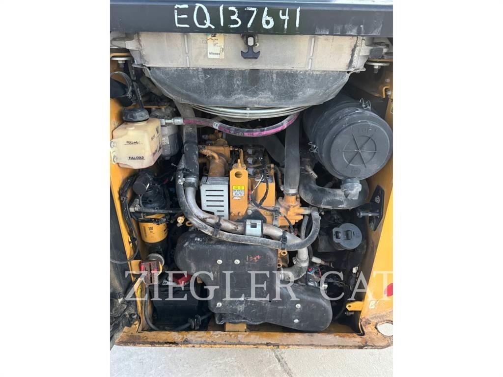 CAT 242D3 Skid steer mini nakladalci