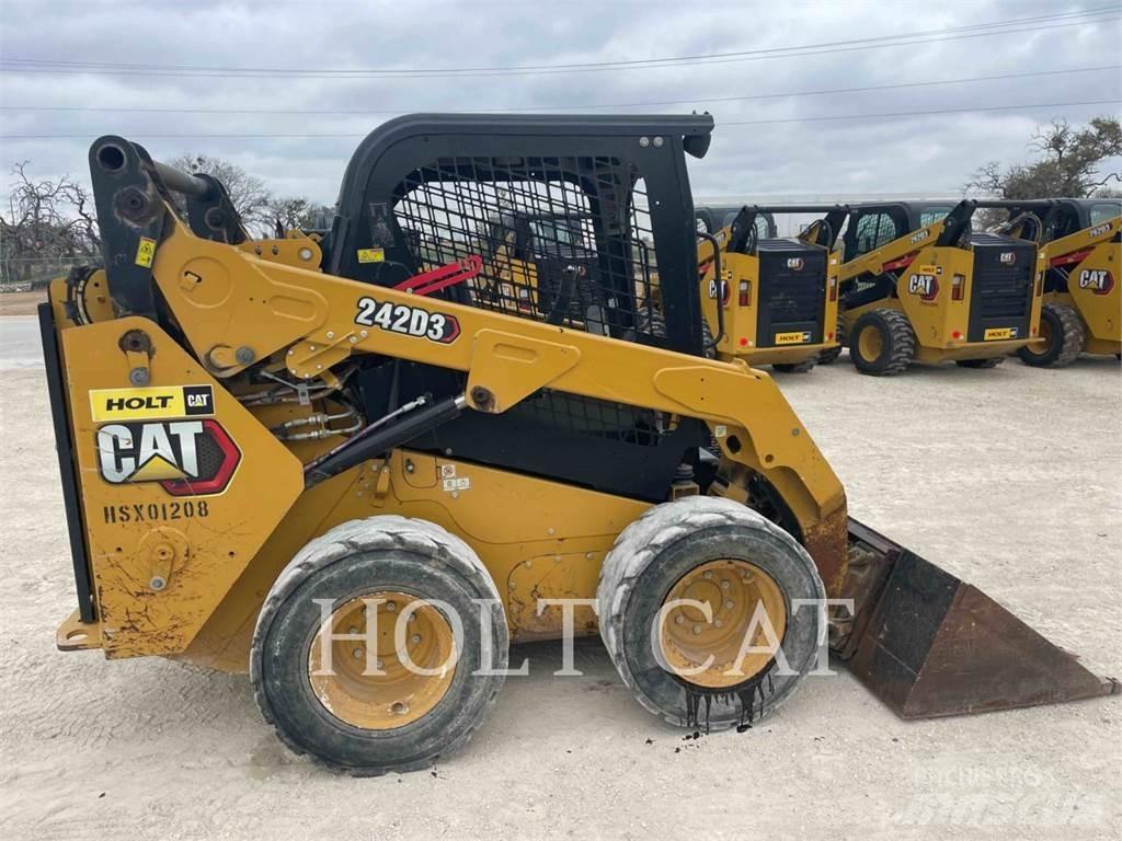 CAT 242D3 Skid steer mini nakladalci
