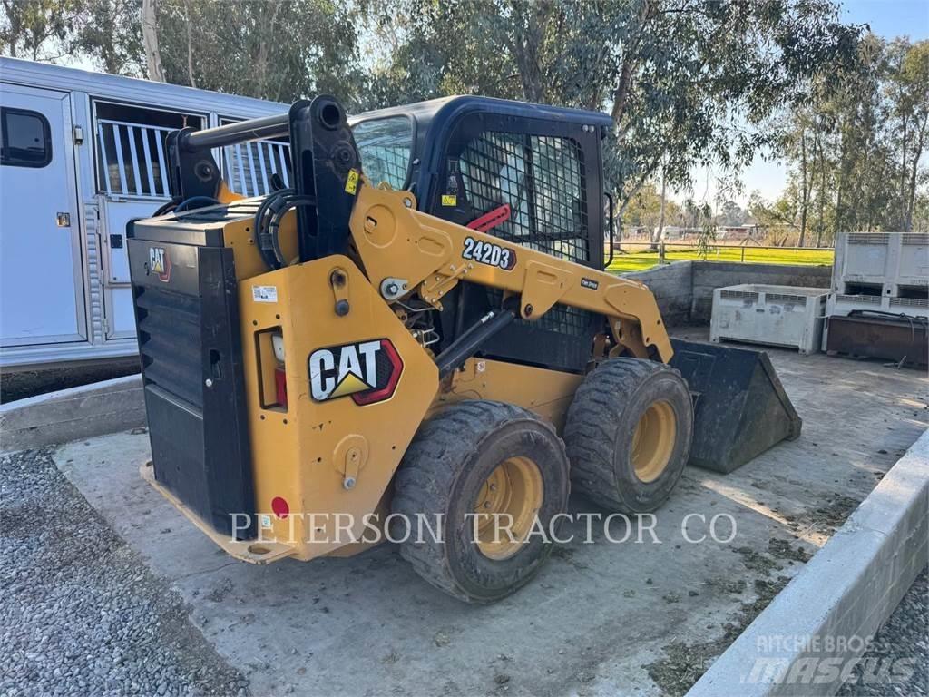 CAT 242D3 Skid steer mini nakladalci