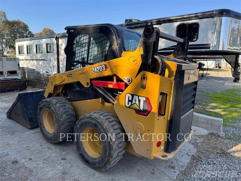 CAT 242D3 Skid steer mini nakladalci