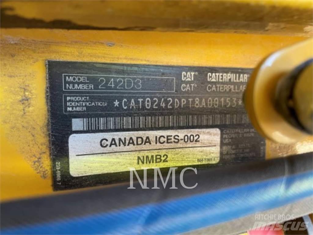 CAT 242D3 Skid steer mini nakladalci