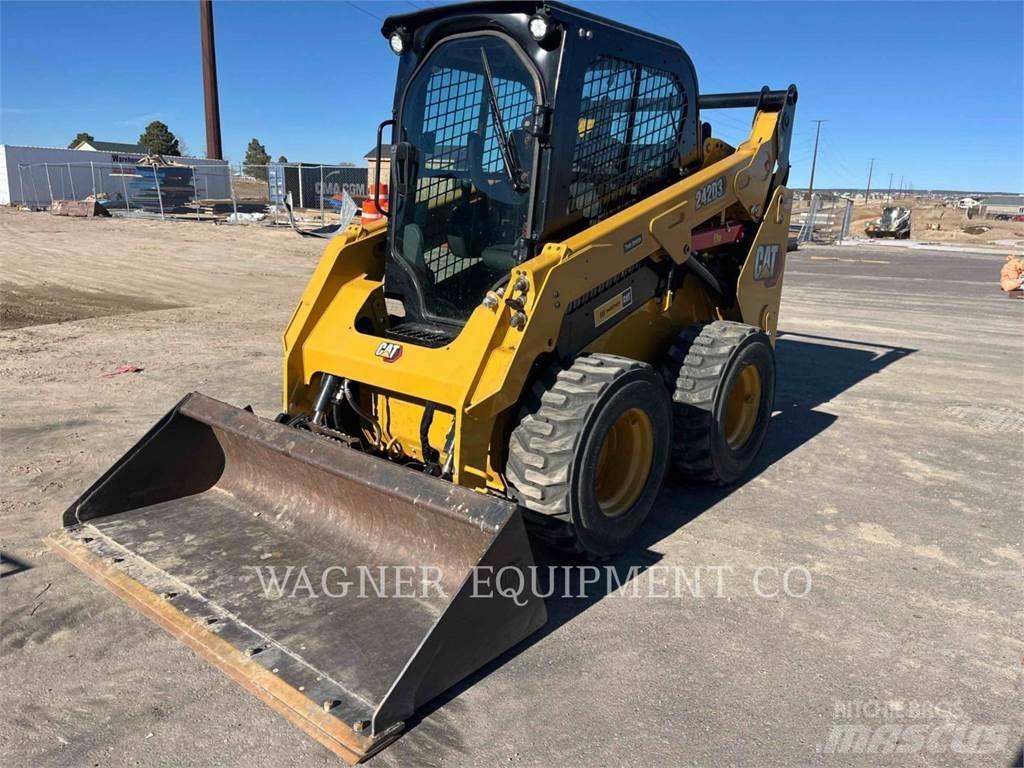 CAT 242D3 Skid steer mini nakladalci