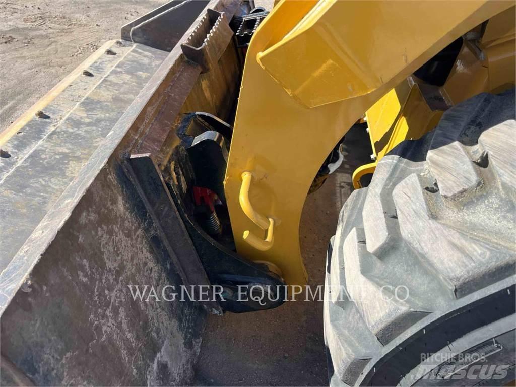 CAT 242D3 Skid steer mini nakladalci