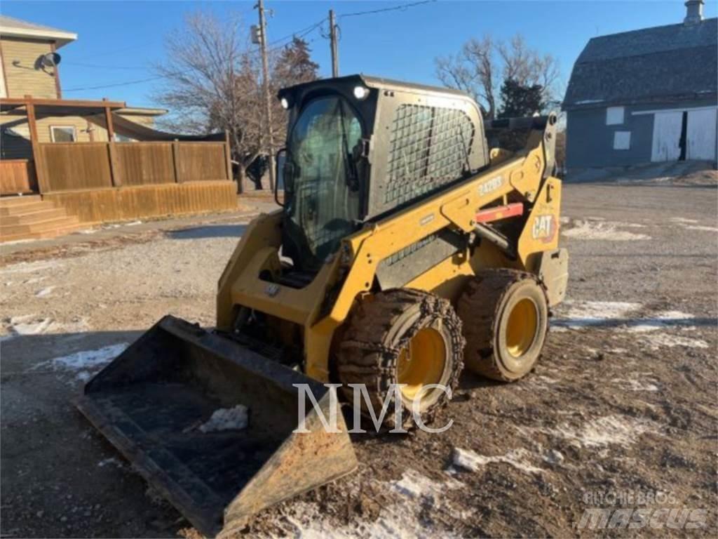 CAT 242D3 Skid steer mini nakladalci