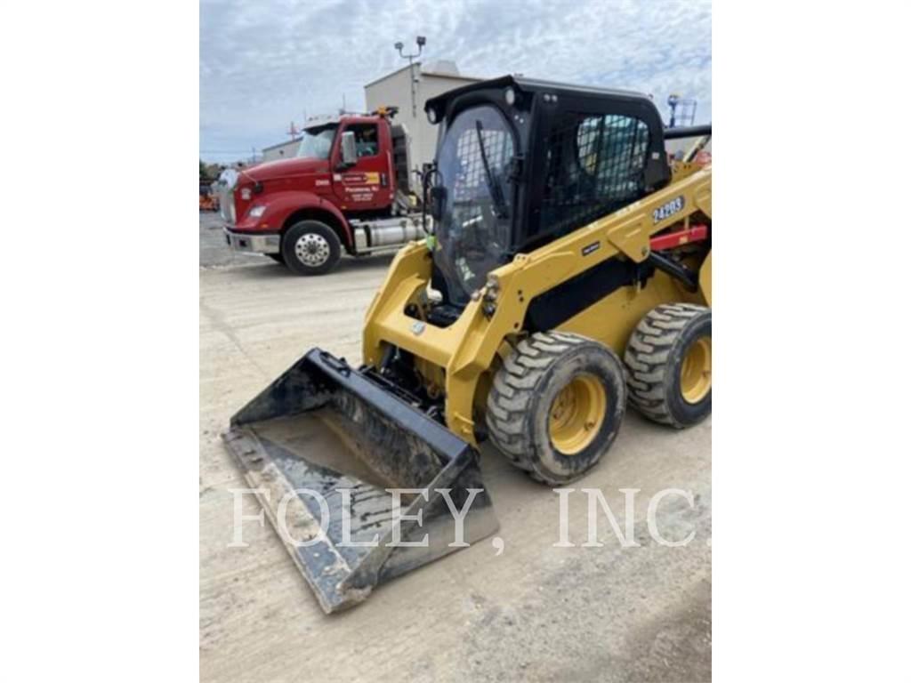 CAT 242D3 Skid steer mini nakladalci