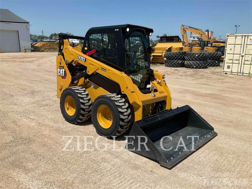 CAT 242D3 Skid steer mini nakladalci