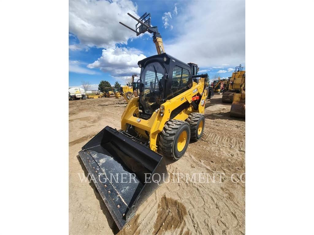 CAT 242D3 Skid steer mini nakladalci