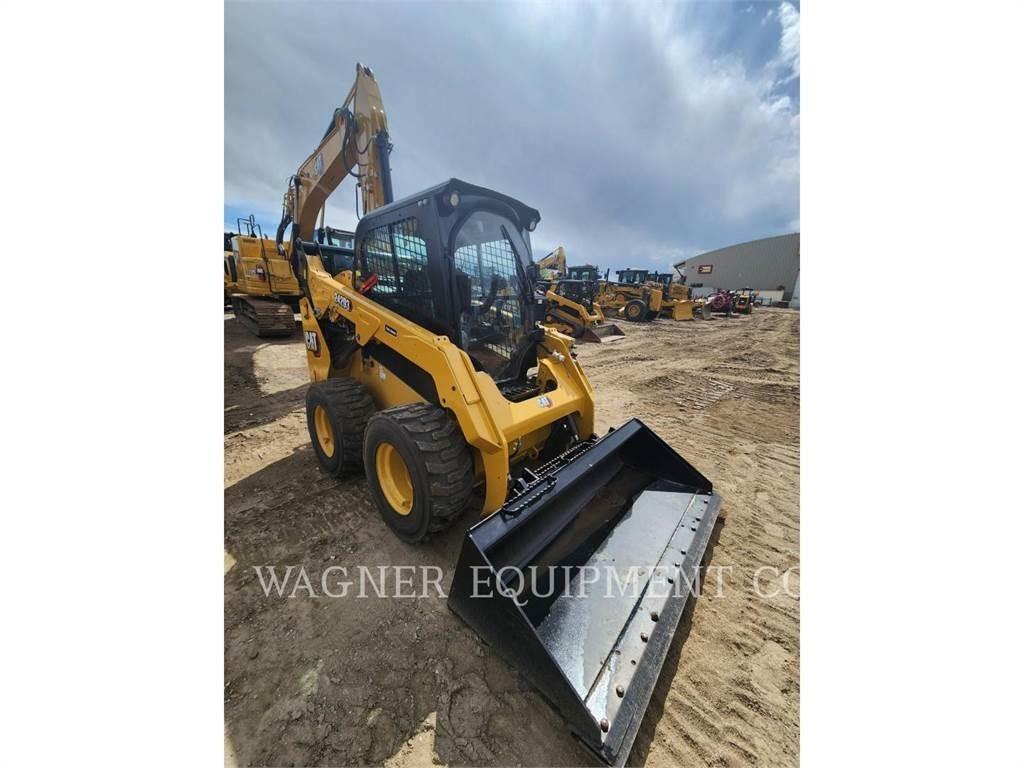 CAT 242D3 Skid steer mini nakladalci