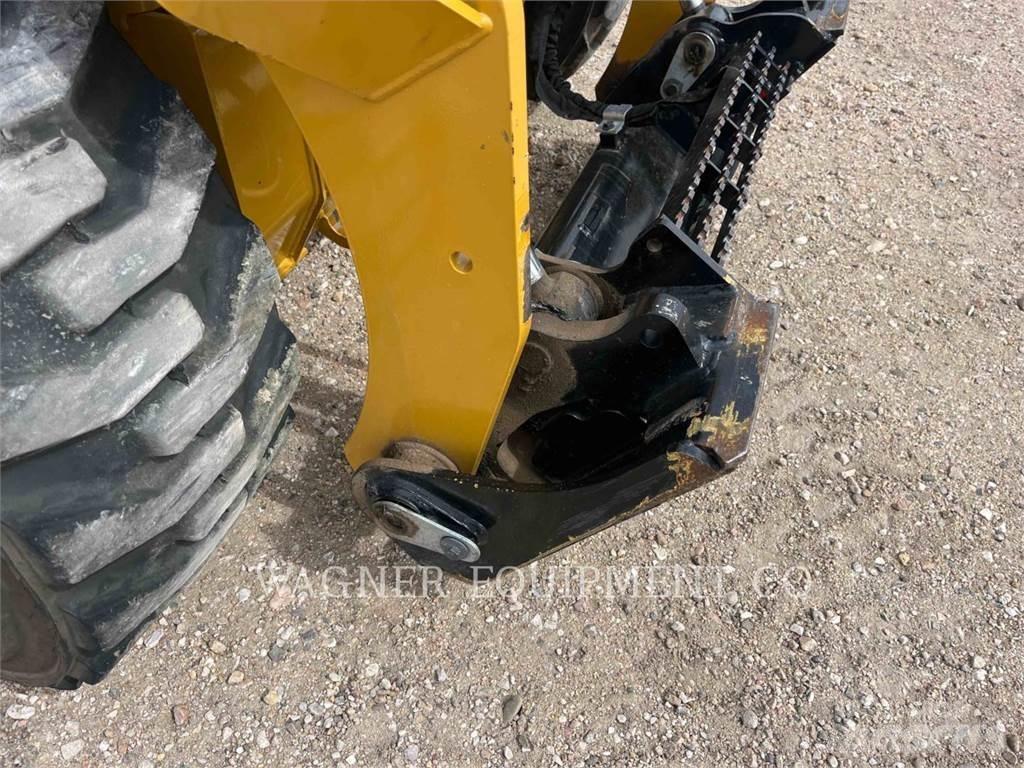 CAT 242D3 Skid steer mini nakladalci