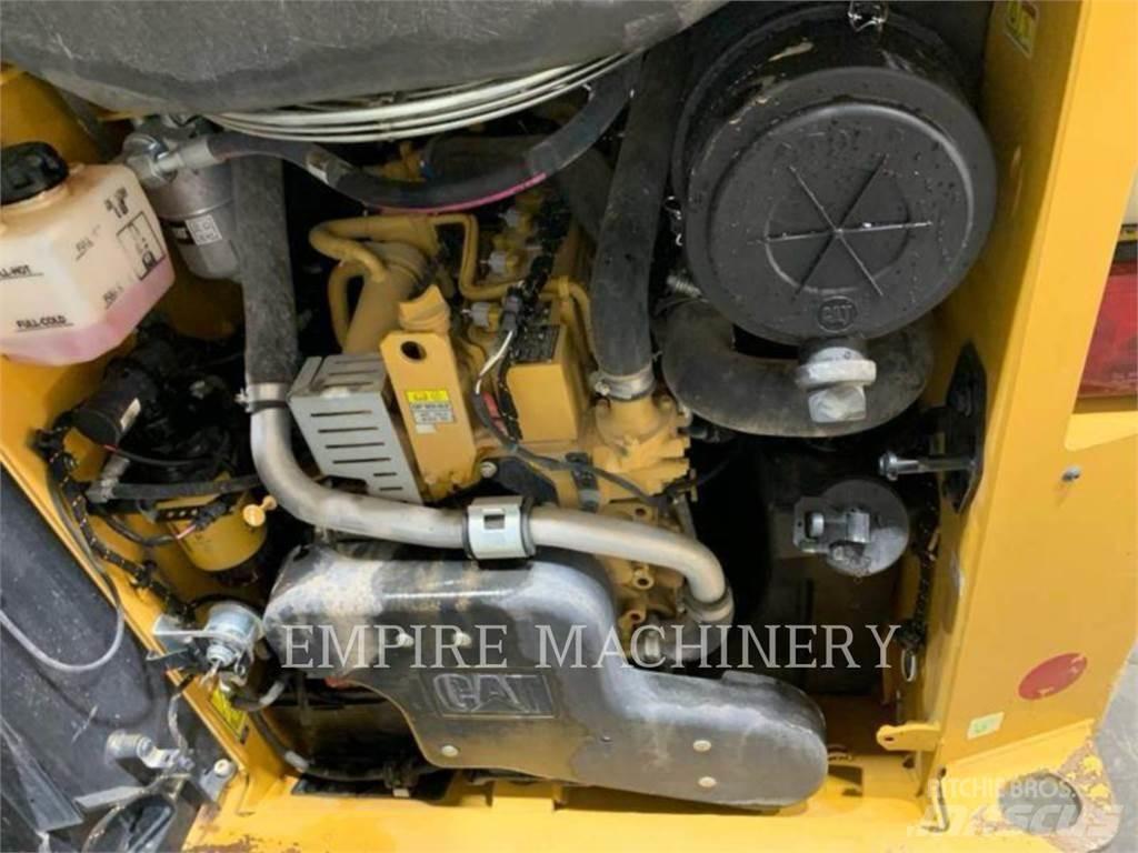 CAT 242D3 Skid steer mini nakladalci