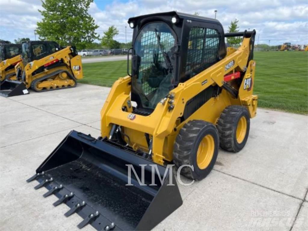 CAT 242D3 Skid steer mini nakladalci