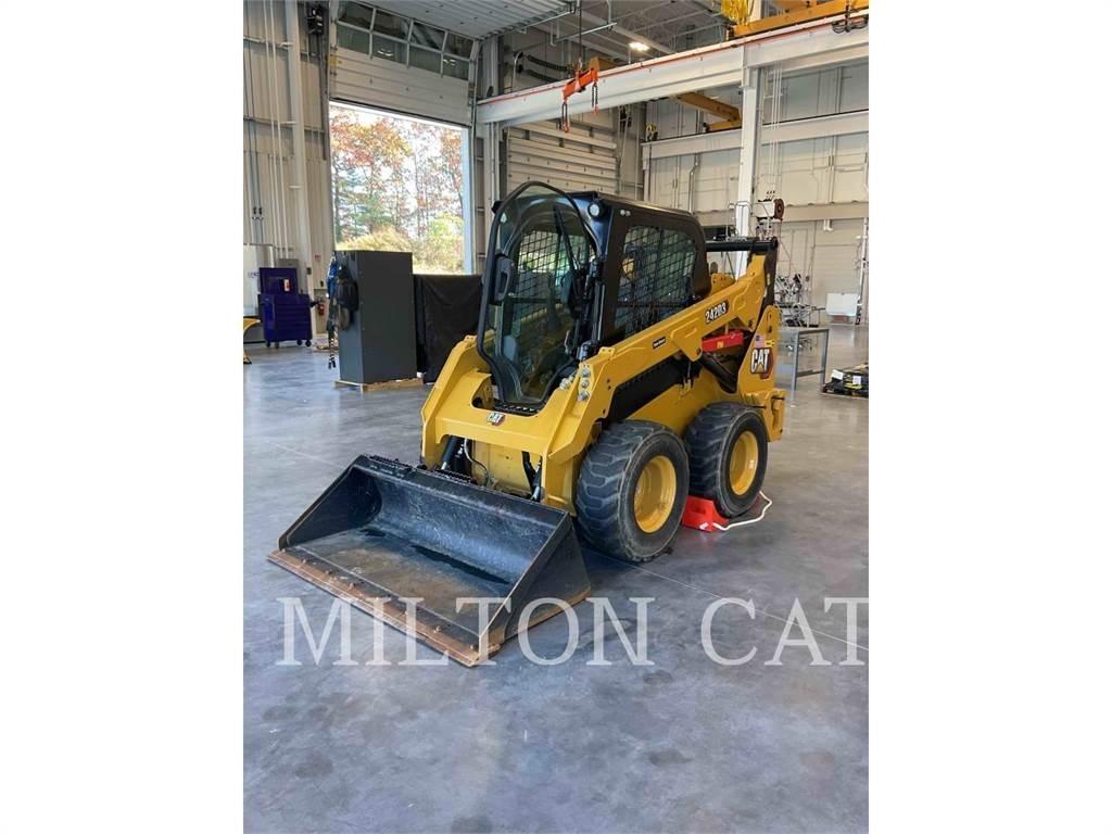 CAT 242D3 Skid steer mini nakladalci