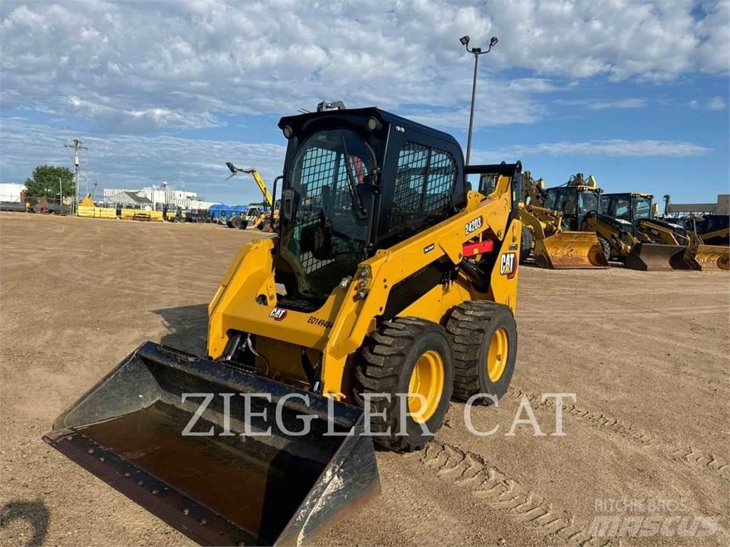 CAT 242D3 Skid steer mini nakladalci