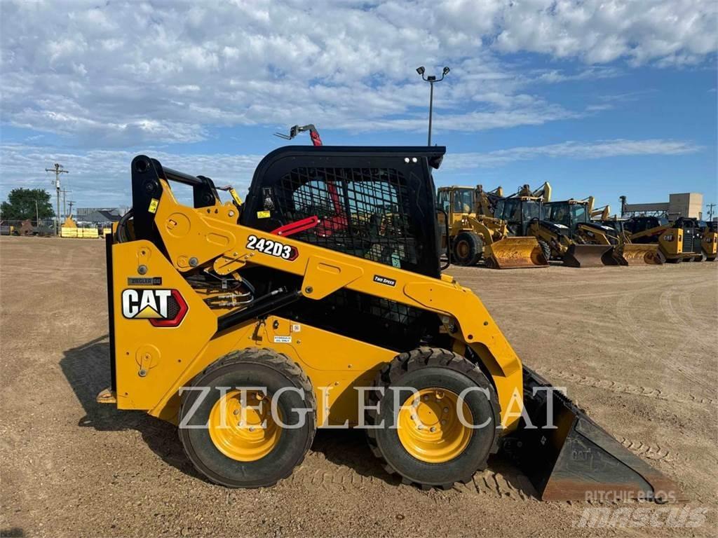 CAT 242D3 Skid steer mini nakladalci