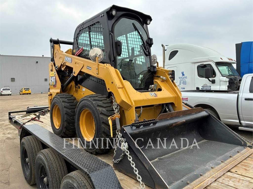 CAT 242D3 Skid steer mini nakladalci