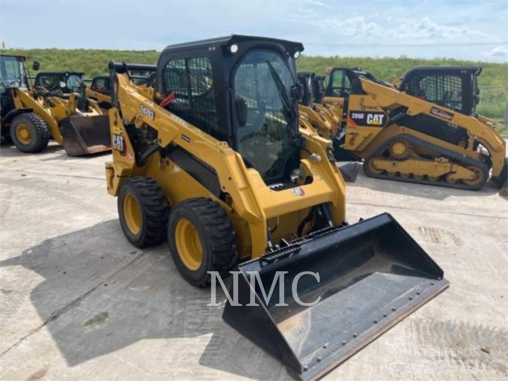 CAT 242D3 Skid steer mini nakladalci