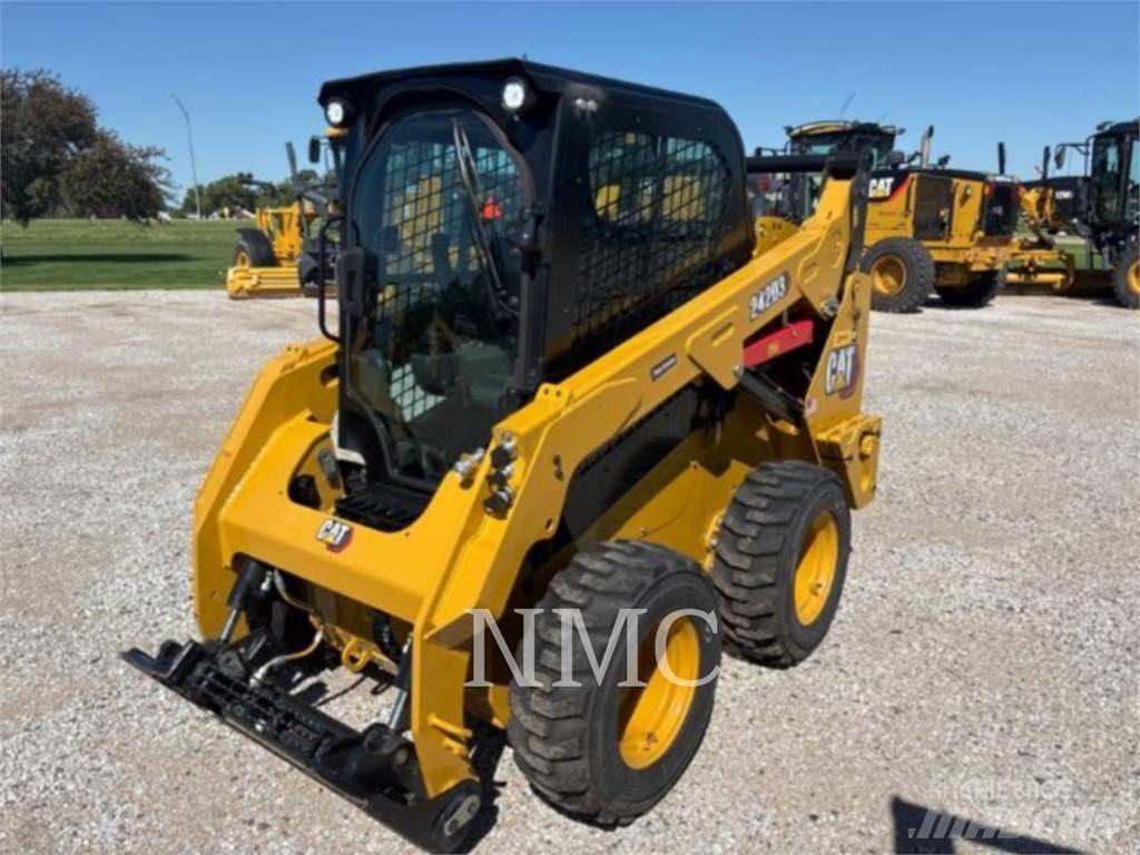 CAT 242D3 Skid steer mini nakladalci