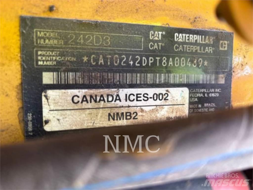 CAT 242D3 Skid steer mini nakladalci