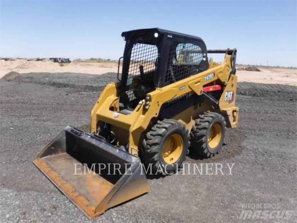 CAT 242D3 Skid steer mini nakladalci