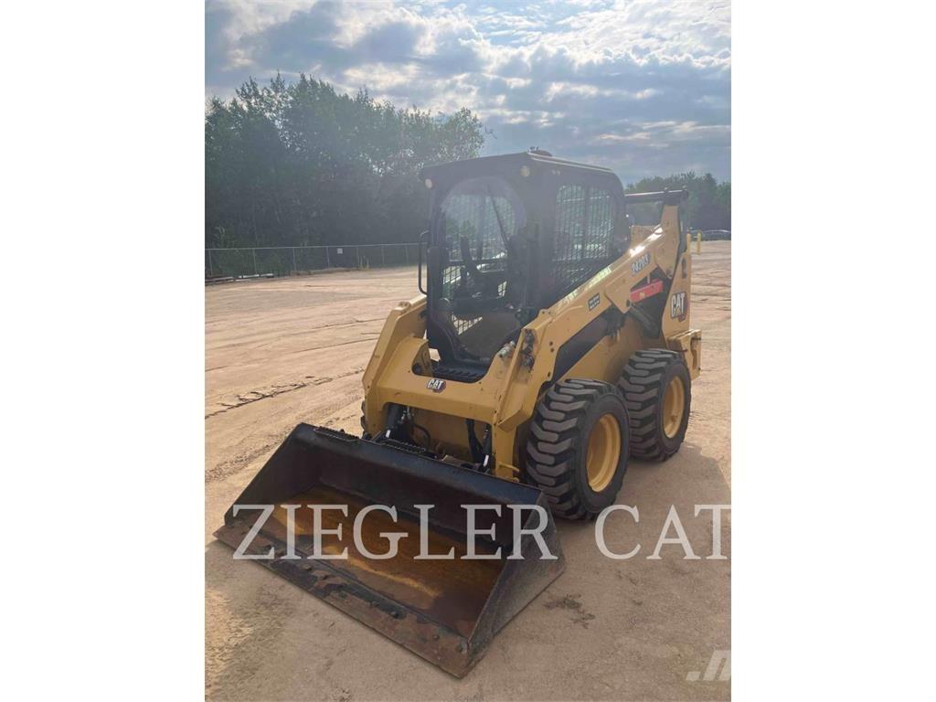 CAT 242D3 Skid steer mini nakladalci