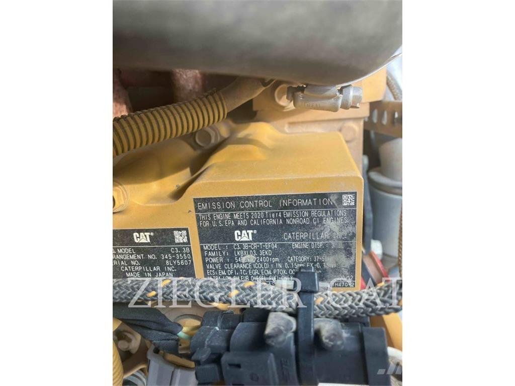 CAT 242D3 Skid steer mini nakladalci