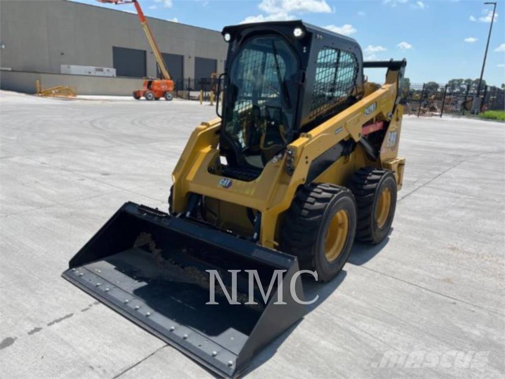 CAT 242D3 Skid steer mini nakladalci