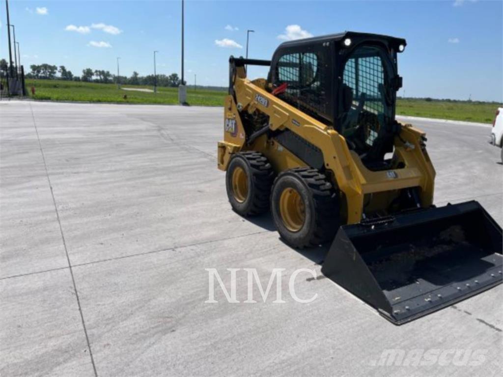 CAT 242D3 Skid steer mini nakladalci