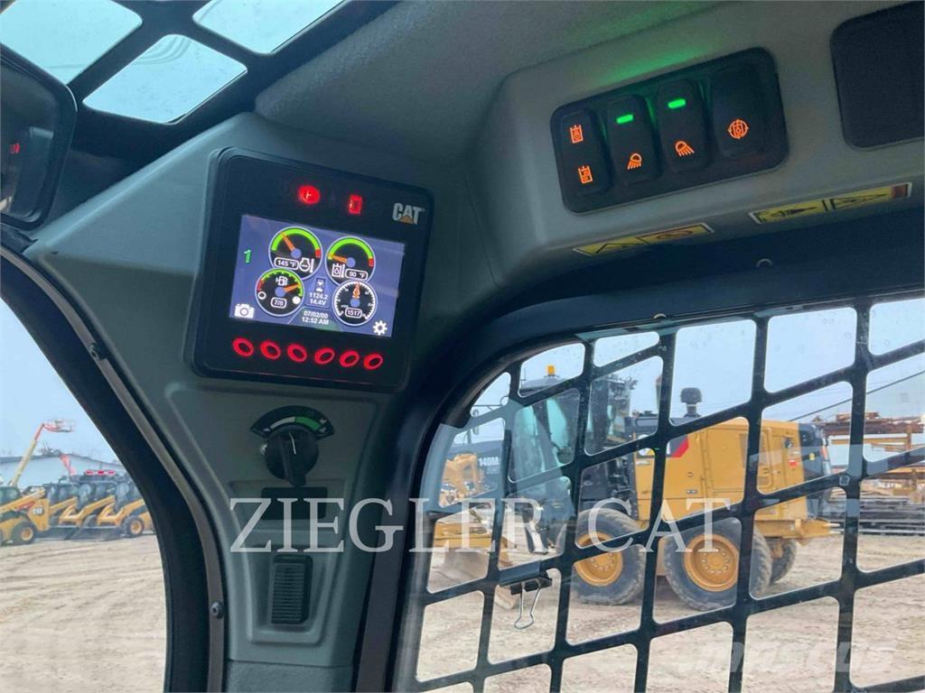 CAT 242D3 Skid steer mini nakladalci