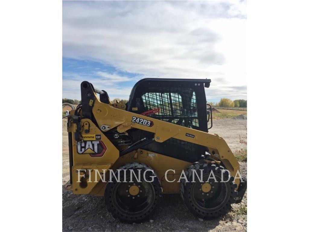 CAT 242D3 Skid steer mini nakladalci