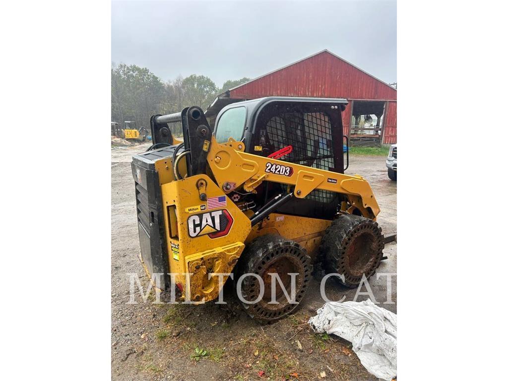 CAT 242D3 Skid steer mini nakladalci