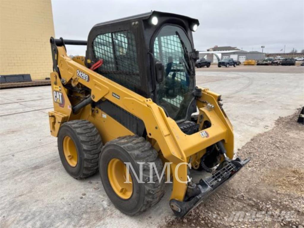 CAT 242D3 Skid steer mini nakladalci