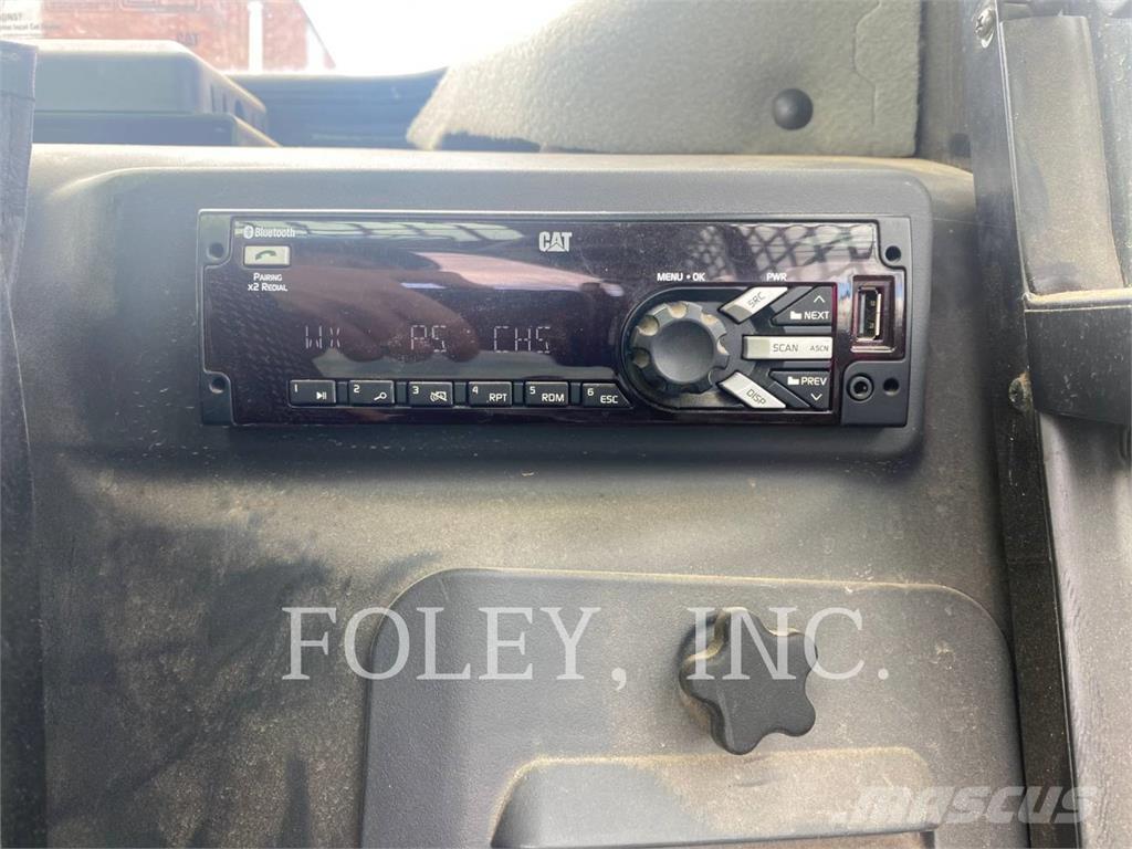 CAT 242D3 Skid steer mini nakladalci