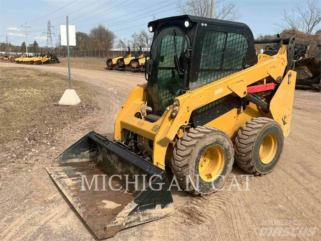 CAT 242D3 A2Q Skid steer mini nakladalci