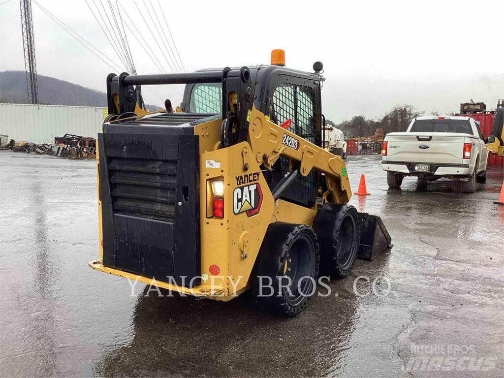 CAT 242D3 AC Skid steer mini nakladalci