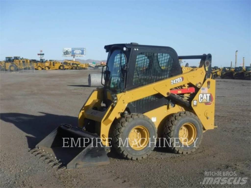 CAT 242D3 CA Skid steer mini nakladalci
