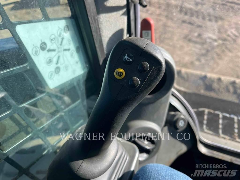 CAT 242D3 HF Skid steer mini nakladalci