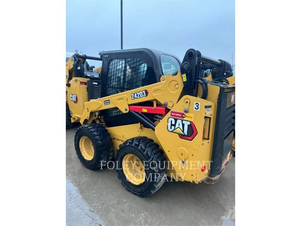 CAT 242D3HF2CA Skid steer mini nakladalci