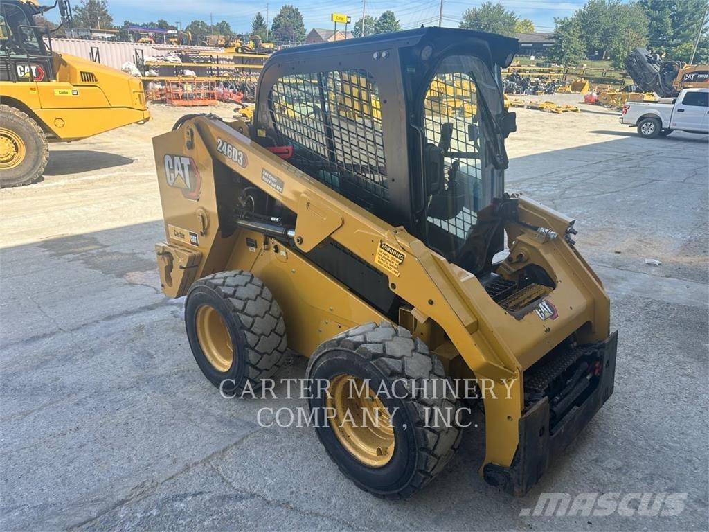 CAT 246 Skid steer mini nakladalci