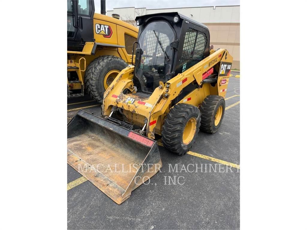 CAT 246D Skid steer mini nakladalci