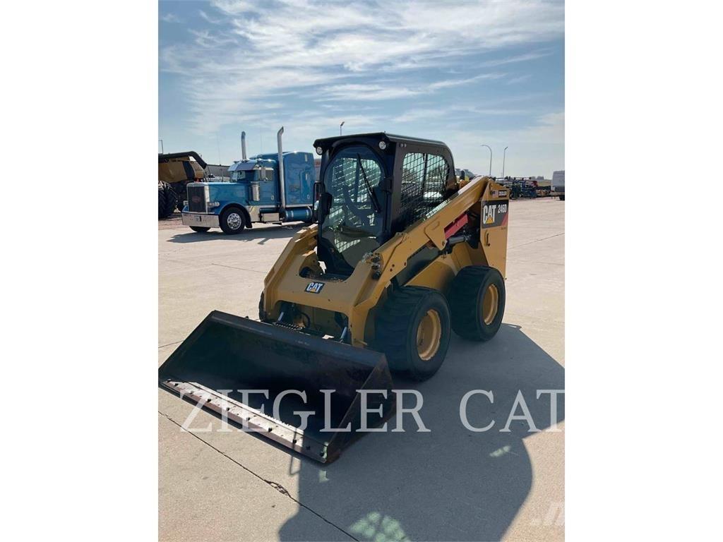 CAT 246D Skid steer mini nakladalci