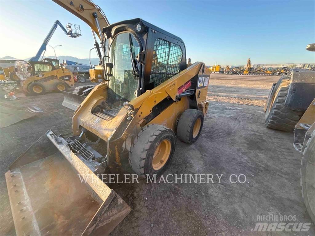 CAT 246D2 C3H4 Skid steer mini nakladalci