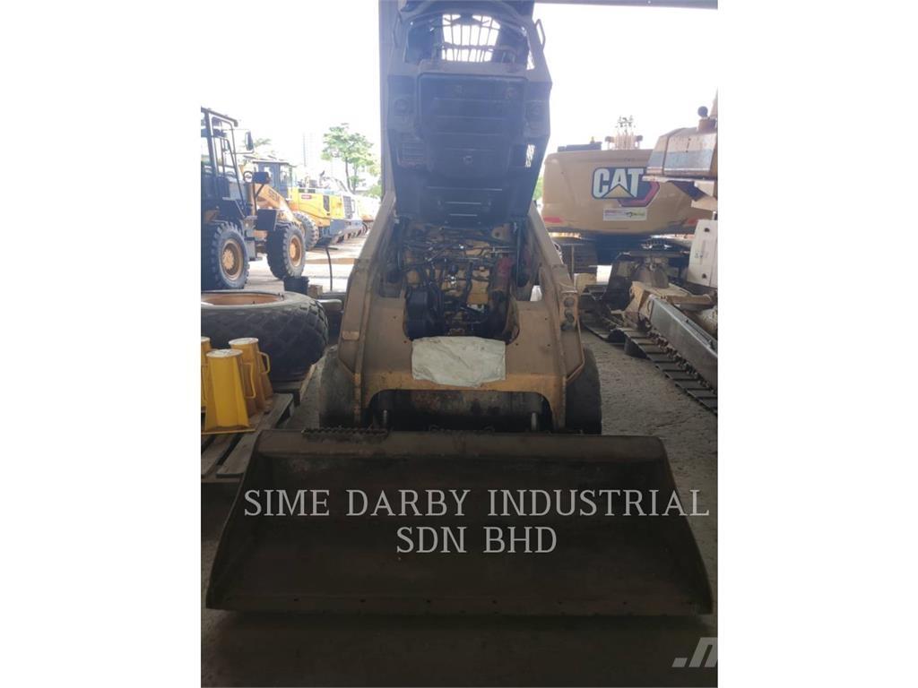 CAT 246DLRC Skid steer mini nakladalci