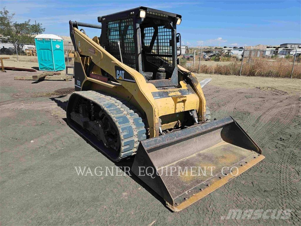 CAT 252 Skid steer mini nakladalci
