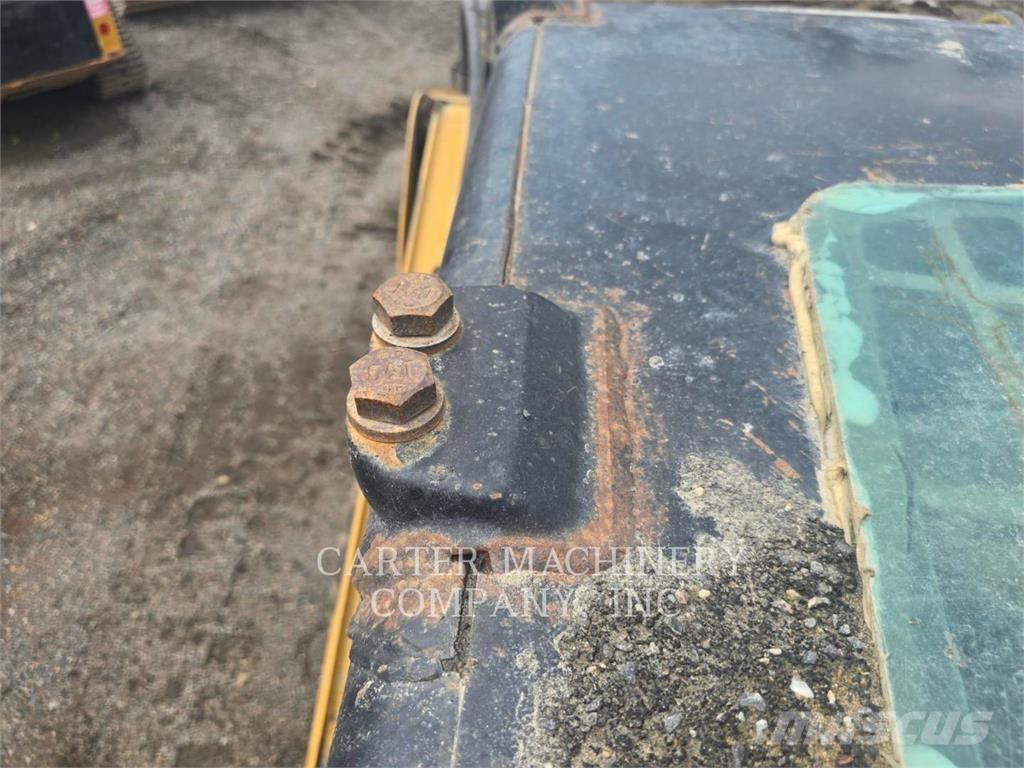 CAT 256C Skid steer mini nakladalci
