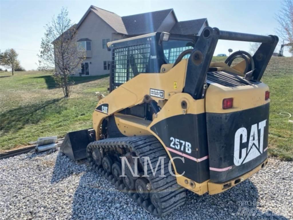 CAT 257B Skid steer mini nakladalci