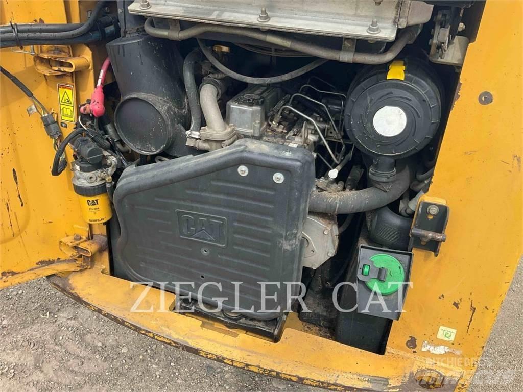 CAT 262C Skid steer mini nakladalci