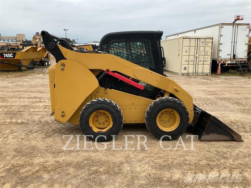 CAT 262C Skid steer mini nakladalci